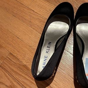 Anne Klein satin women shoes with small heel